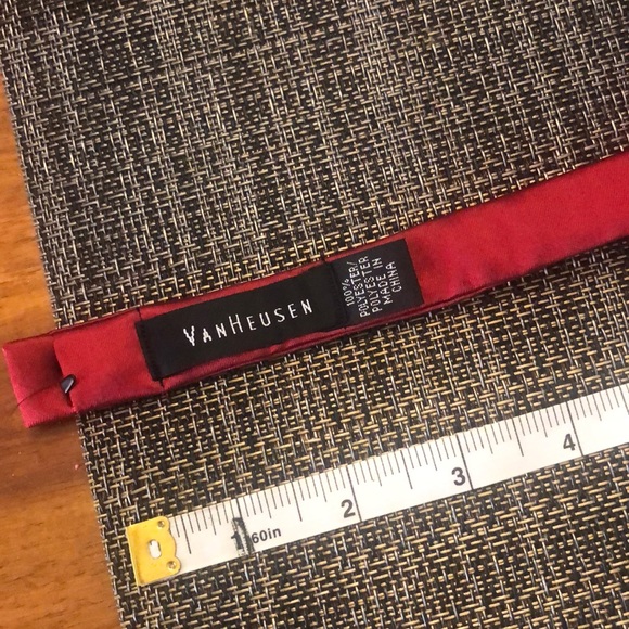 Red bow tie - Picture 4 of 8